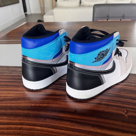 Jordan 1 Retro High OG - Picture 4 of 5